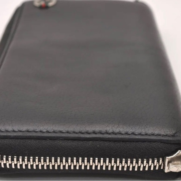Authentic Gucci woman’s wallet A couple small nicks here and there - Picture 8 of 16